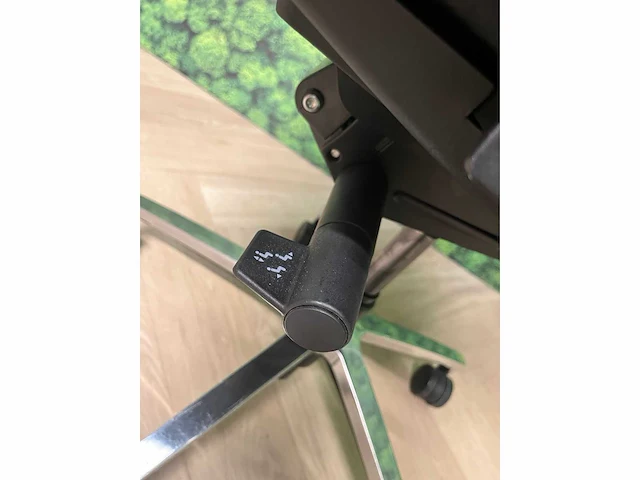 Zwarte ergonomische bureaustoel - afbeelding 4 van  14