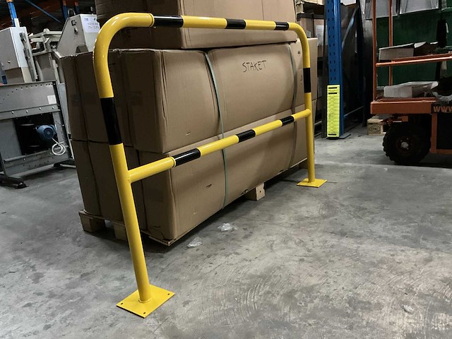 Zwarte & geel metaal veiligheidsbarrière - ongebruikt - afbeelding 1 van  3