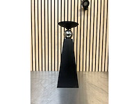 Zwarte kandelaar met hout hoogte 50 cm (31x) - afbeelding 1 van  3