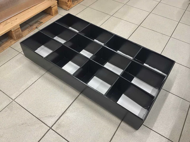 Zwarte kartonnen display 96-unit (19x) - afbeelding 1 van  3