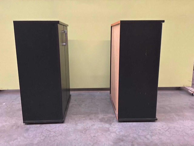 Zwarte kast met deuren (76x40x98) (2x) - afbeelding 4 van  10