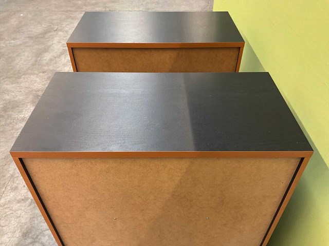 Zwarte kast met deuren (76x40x98) (2x) - afbeelding 9 van  10