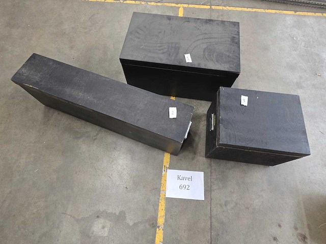 Zwarte kisten - afbeelding 1 van  5