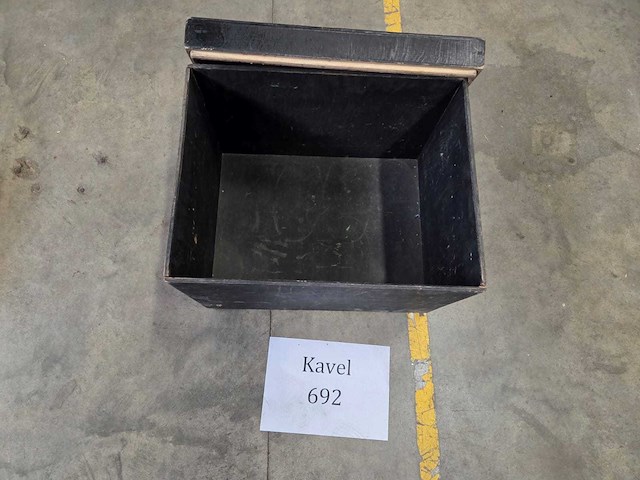 Zwarte kisten - afbeelding 3 van  5