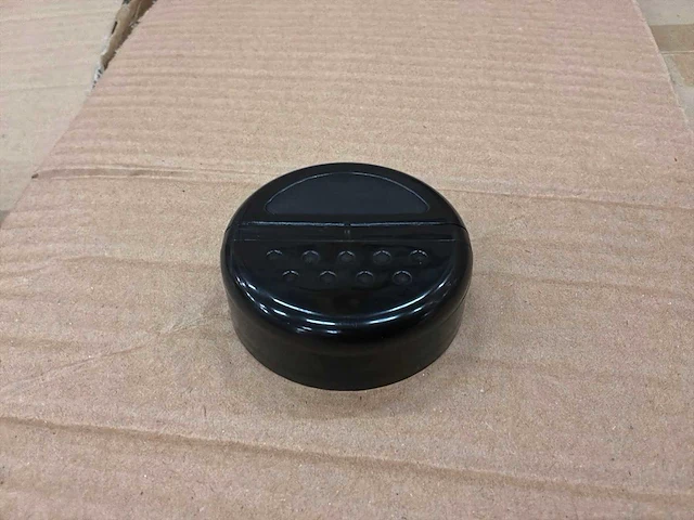 Zwarte kunststof strooidoppen (63 mm) (9600x) - afbeelding 1 van  4