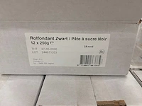 Zwarte rolfondant (250g) (300x) - afbeelding 3 van  5