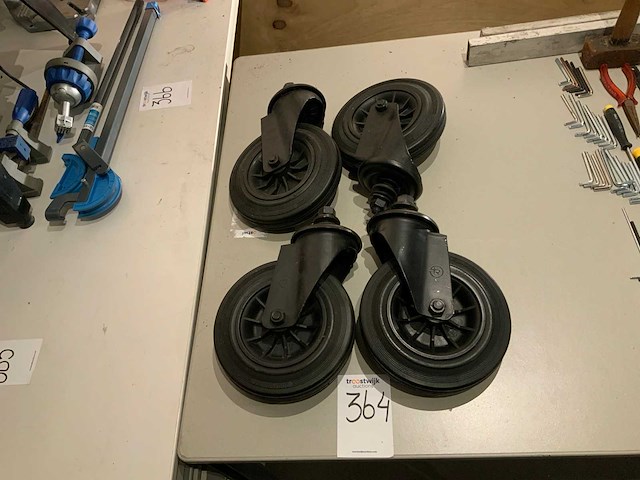 Zwarte zwenkwielen (4x) - afbeelding 1 van  3