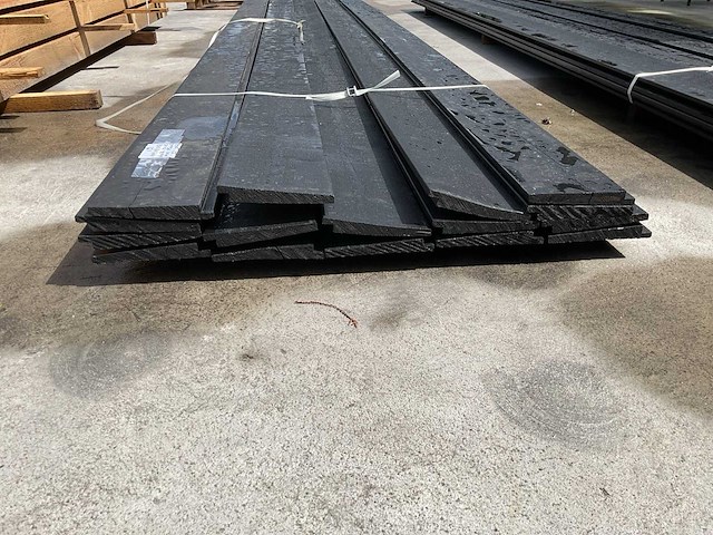 Zweeds rabat zwart gespoten 195x18x5100 mm (16x) - afbeelding 2 van  3