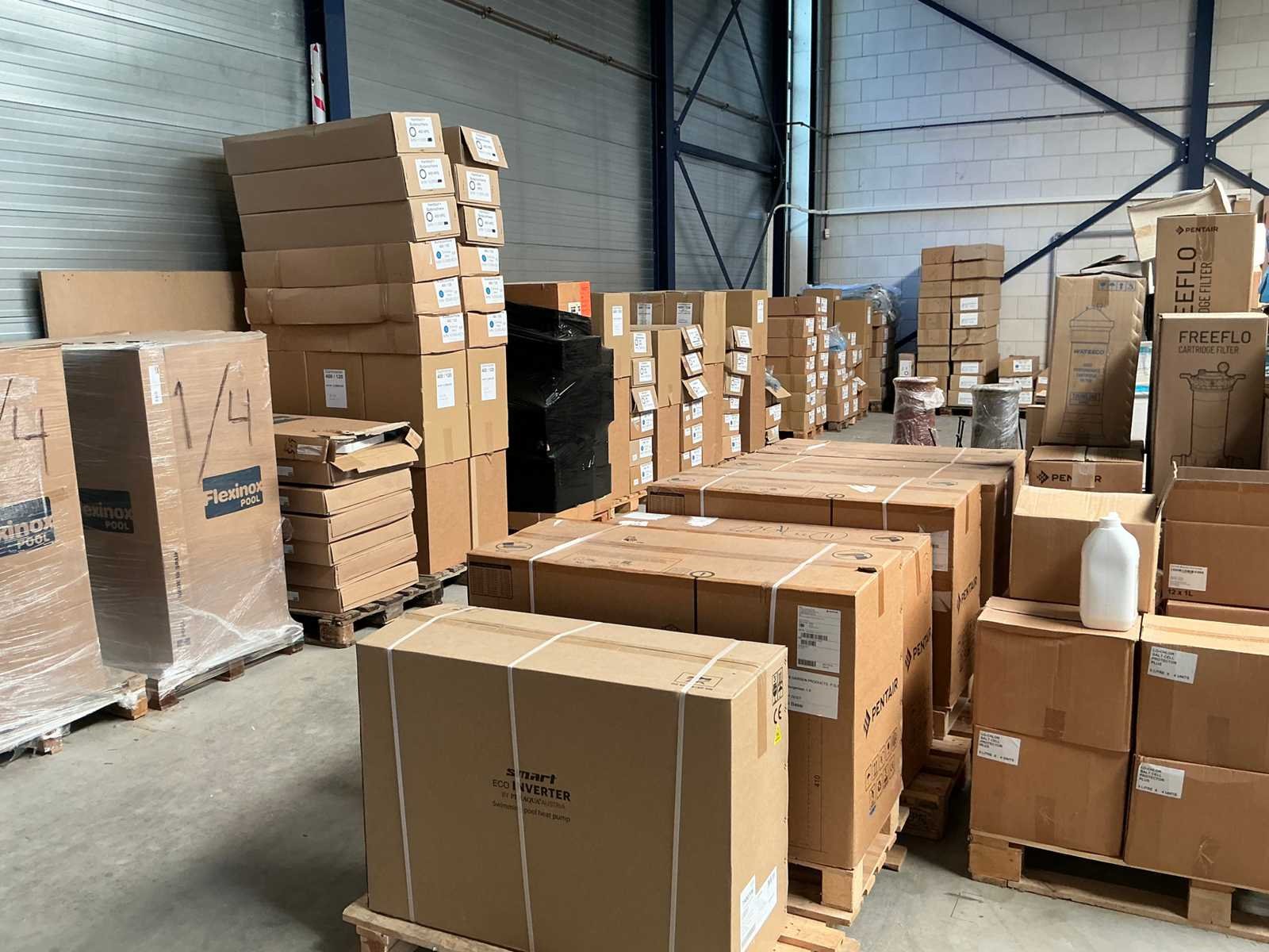 Zwembaden en accessoires als pompen, filters en trappen