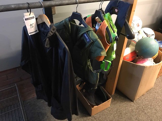 Zwemvesten en divers - afbeelding 1 van  5