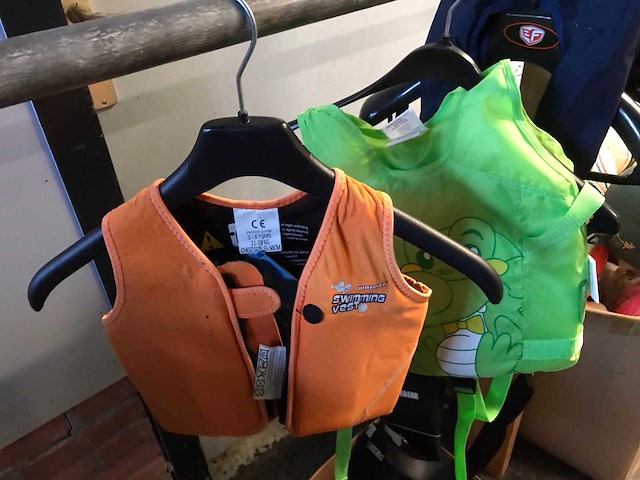 Zwemvesten en divers - afbeelding 3 van  5