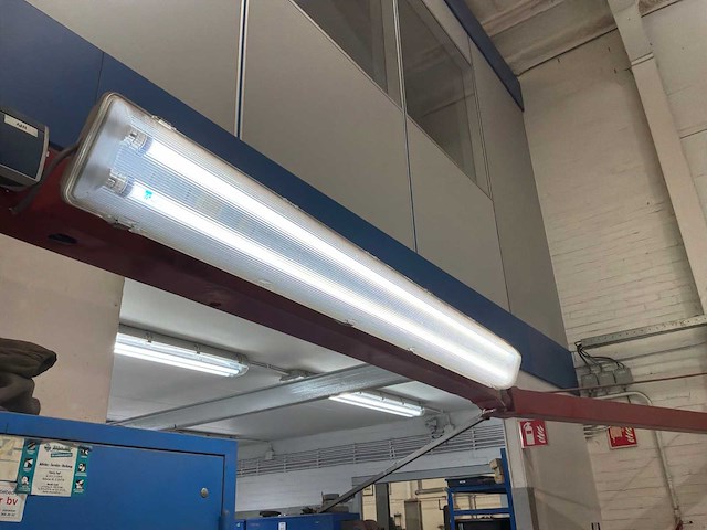 Zwenkarm met verlichting 4.80m - afbeelding 3 van  7
