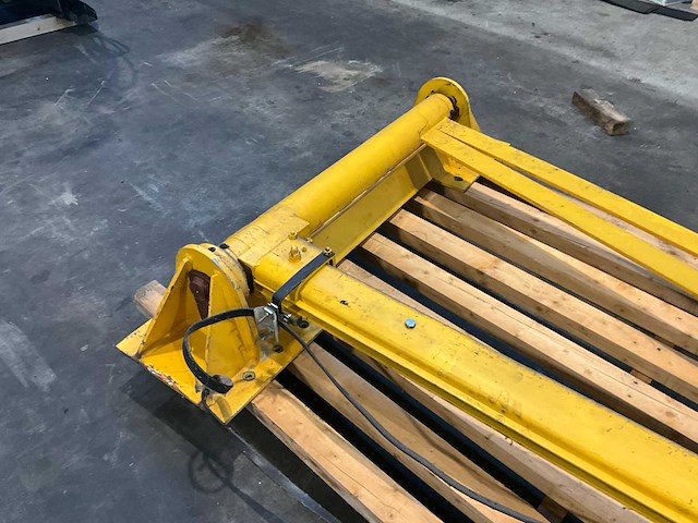 Zwenkarmkraan 6 mtr. 500kg - afbeelding 5 van  7