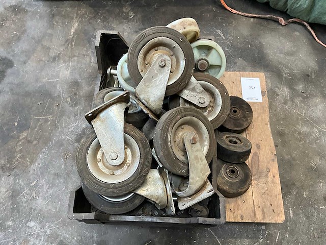 Zwenkwielen - afbeelding 2 van  2