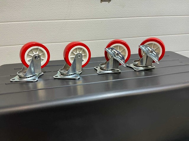 Zwenkwielset - afbeelding 1 van  4