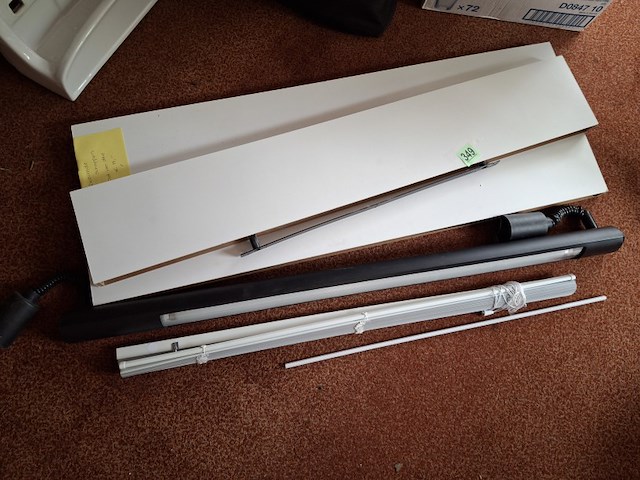 Zwevende schappen ikea 3 stuks 120 cm + verstelbare lamp en zonwering - afbeelding 1 van  3